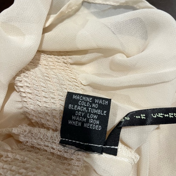 New Love Stitch sheer V- neck long sleeve blouse size large in a cream colour - Picture 7 of 8